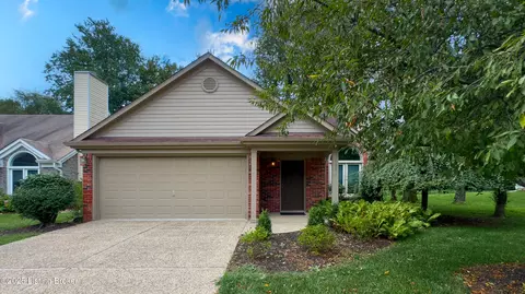 4806 Fairway Pointe Ct, Louisville, KY 40241