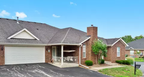 5215 Sand Wood Ln, Louisville, KY 40272