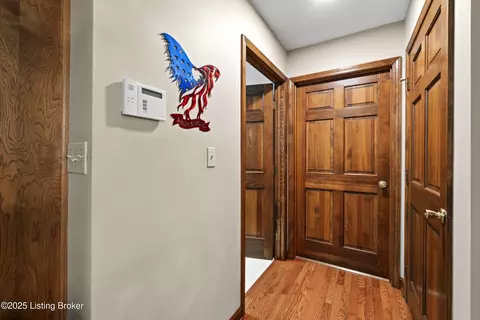 Entry Way - 584 Wilderness Rd, Brooks, KY 40109 photo 4 of 6