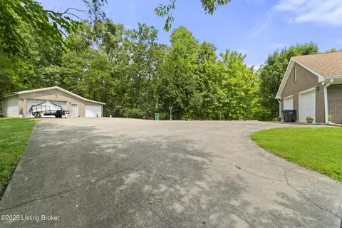 Exterior - 584 Wilderness Rd, Brooks, KY 40109 photo 4 of 6