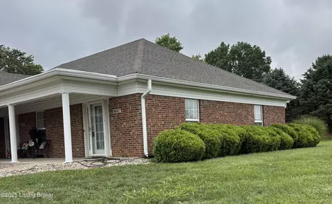 8647 Applegate Village Dr, Louisville, KY 40219