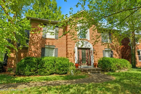 1110 Juniper Springs Dr, Lyndon, KY 40242