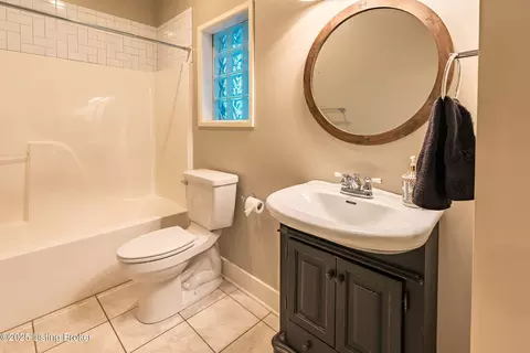 Bath - 86 Silverview Ct, Smithfield, KY 40068 photo 1 of 7
