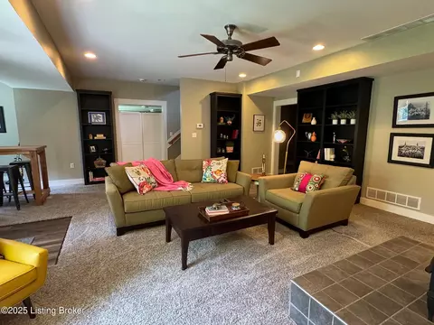 Living - 86 Silverview Ct, Smithfield, KY 40068 photo 8 of 11
