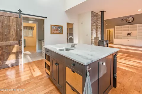 Kitchen - 86 Silverview Ct, Smithfield, KY 40068 photo 6 of 6