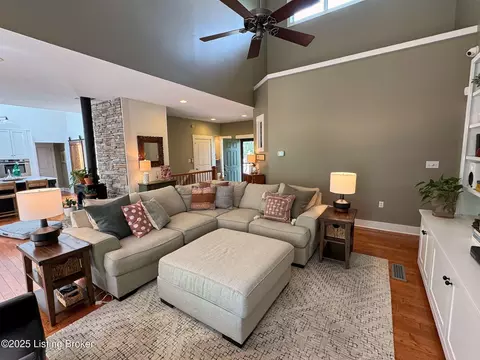 Living - 86 Silverview Ct, Smithfield, KY 40068 photo 3 of 11