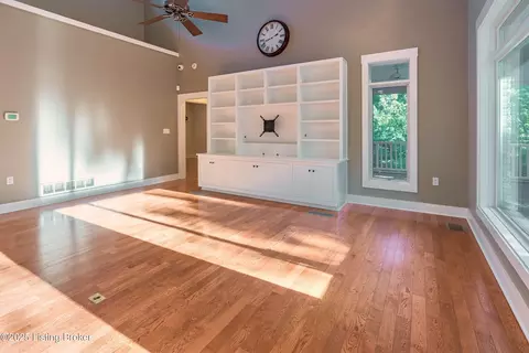 Living - 86 Silverview Ct, Smithfield, KY 40068 photo 4 of 11