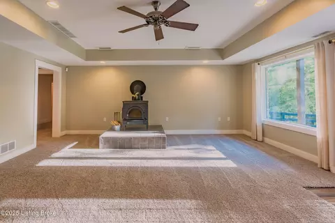 Living - 86 Silverview Ct, Smithfield, KY 40068 photo 10 of 11
