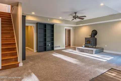 Living - 86 Silverview Ct, Smithfield, KY 40068 photo 9 of 11