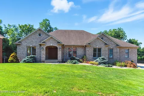 7904 Cresthaven Dr, Louisville, KY 40228