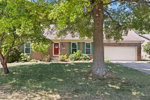 8303 Sunny Ridge Ct, Louisville, KY 40299