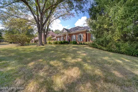 Exterior - 8205 Harrods View Ct, Prospect, KY 40059 photo 3 of 19