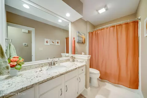 Bath - 8205 Harrods View Ct, Prospect, KY 40059 photo 5 of 7