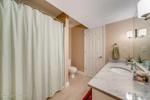Bath - 8205 Harrods View Ct, Prospect, KY 40059 photo 6 of 7
