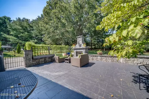 Exterior - 8205 Harrods View Ct, Prospect, KY 40059 photo 10 of 19