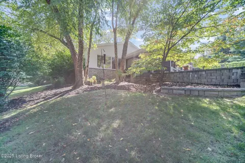 Exterior - 8205 Harrods View Ct, Prospect, KY 40059 photo 13 of 19