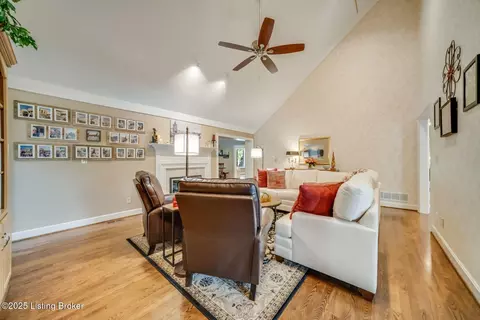 Living - 8205 Harrods View Ct, Prospect, KY 40059 photo 1 of 2