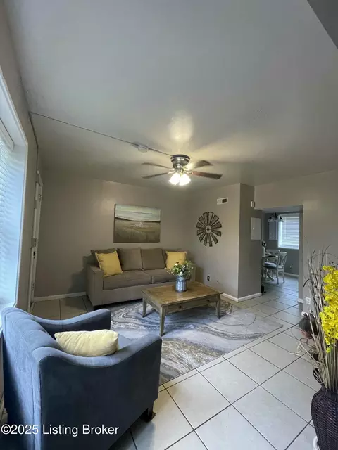1802 La Salle Pl, Louisville, KY 40210