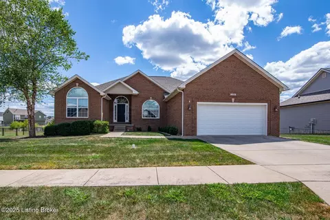 230 Royal Birkdale Ct, Vine Grove, KY 40175