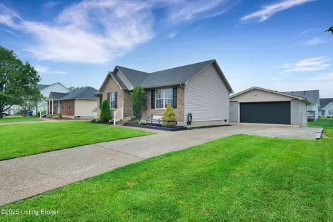152 White Blossom Dr, Shepherdsville, KY 40165