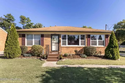 9216 Ponder Ln, Louisville, KY 40272
