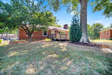 9707 Holiday Dr, Louisville, KY 40272
