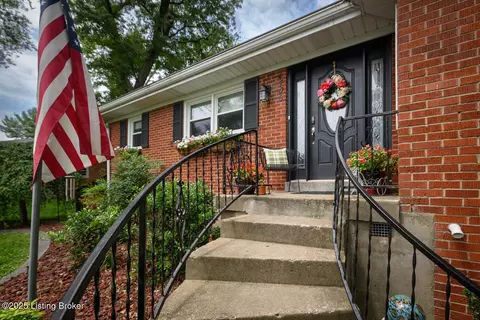 4706 Clarmar Rd, Jeffersontown, KY 40299