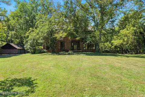 902 Shady Ln, Anchorage, KY 40223