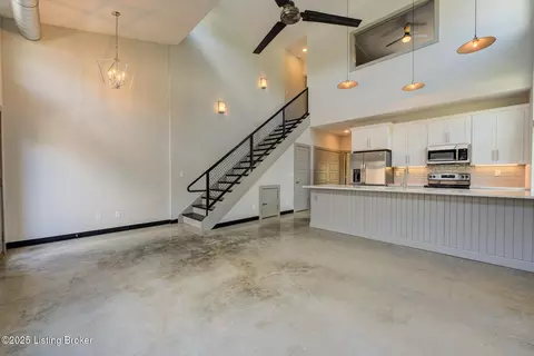704 Lyndon Lofts Ct, Louisville, KY 40222