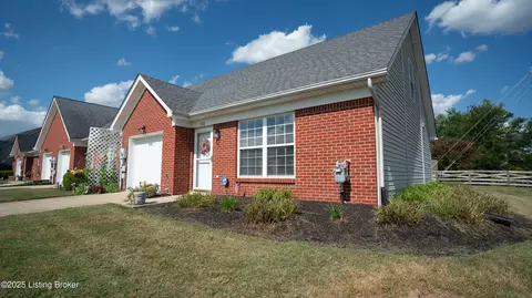232 Woodpointe Ct, Mount Washington, KY 40047