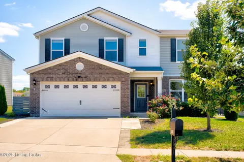 6797 Brittany Oak Dr, Louisville, KY 40229