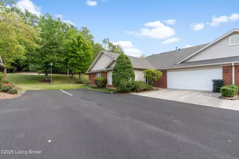 9223 Hawthorne Pointe Dr, Louisville, KY 40272
