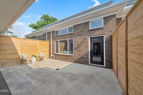 712 Burnett Farm Ln, Louisville, KY 40243