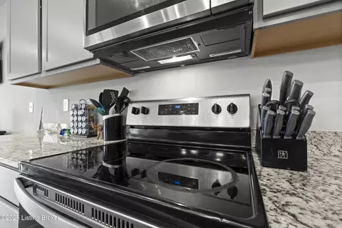 Kitchen - 7020 Black Cherry Ct, La Grange, KY 40031 photo 2 of 3