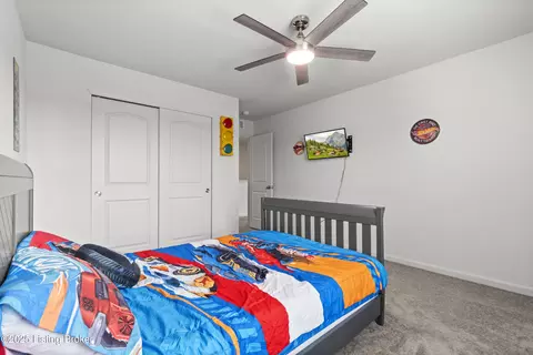 Bedroom - 7020 Black Cherry Ct, La Grange, KY 40031 photo 3 of 7