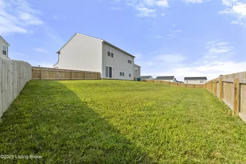 Exterior - 7020 Black Cherry Ct, La Grange, KY 40031 photo 6 of 7