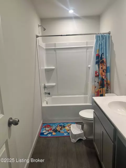 Bath - 7020 Black Cherry Ct, La Grange, KY 40031 photo 2 of 2