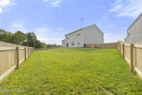 Exterior - 7020 Black Cherry Ct, La Grange, KY 40031 photo 5 of 7