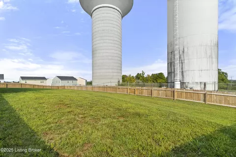 Exterior - 7020 Black Cherry Ct, La Grange, KY 40031 photo 7 of 7