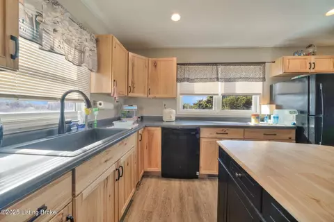 Kitchen - 89 Brownsboro Rd, Pendleton, KY 40055 photo 3 of 3