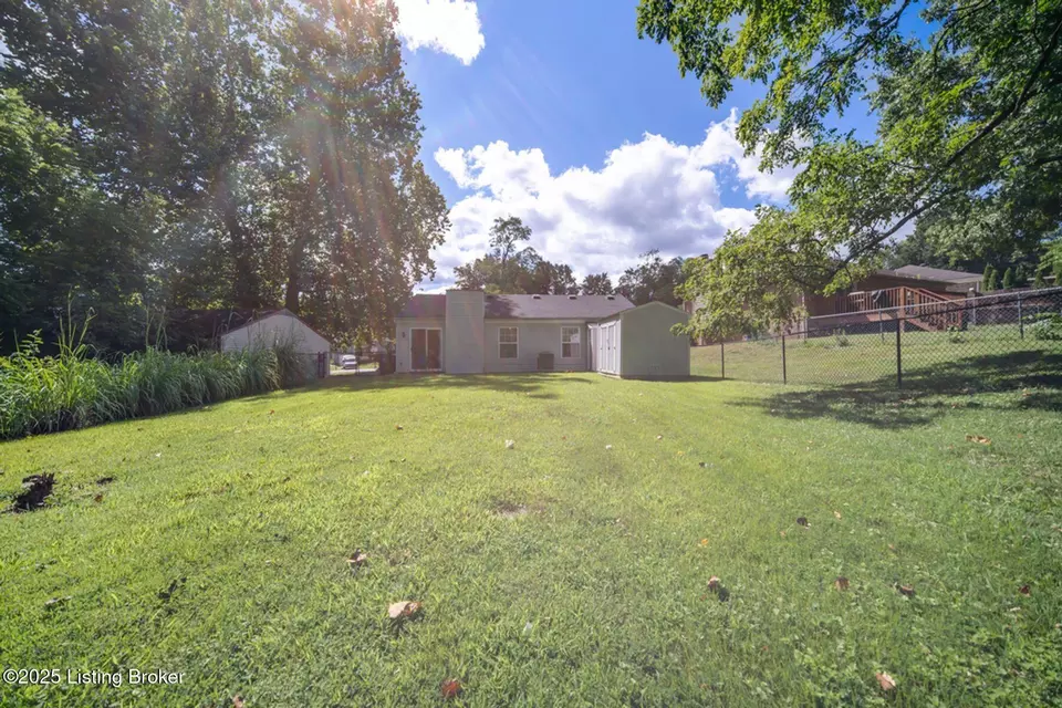 Exterior - 5512 Baywood Dr, Louisville, KY 40241 photo 8 of 10