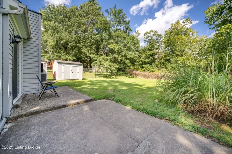 Exterior - 5512 Baywood Dr, Louisville, KY 40241 photo 4 of 10