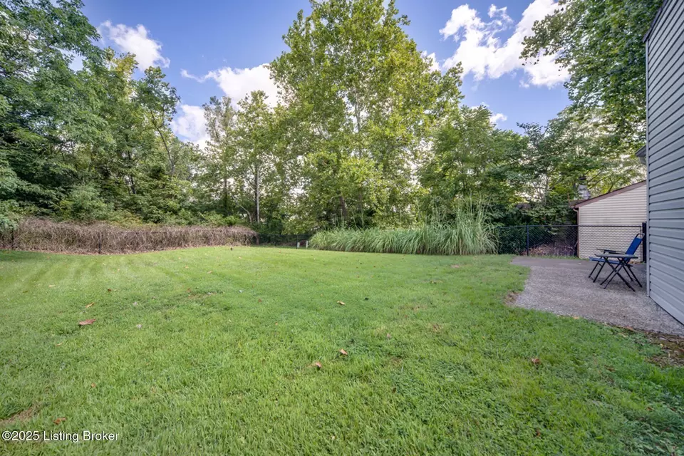 Exterior - 5512 Baywood Dr, Louisville, KY 40241 photo 5 of 10