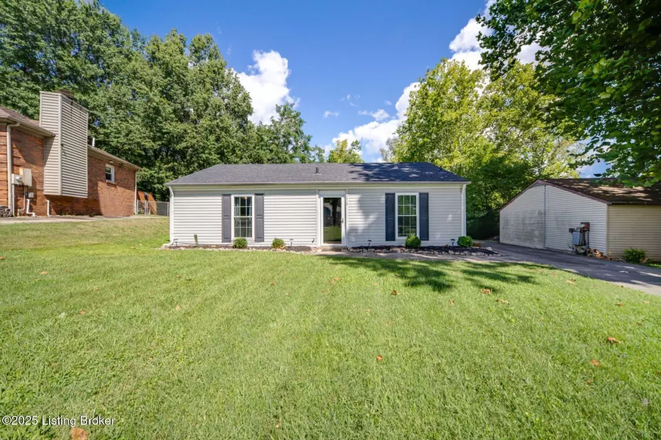 Exterior - 5512 Baywood Dr, Louisville, KY 40241 photo 2 of 10