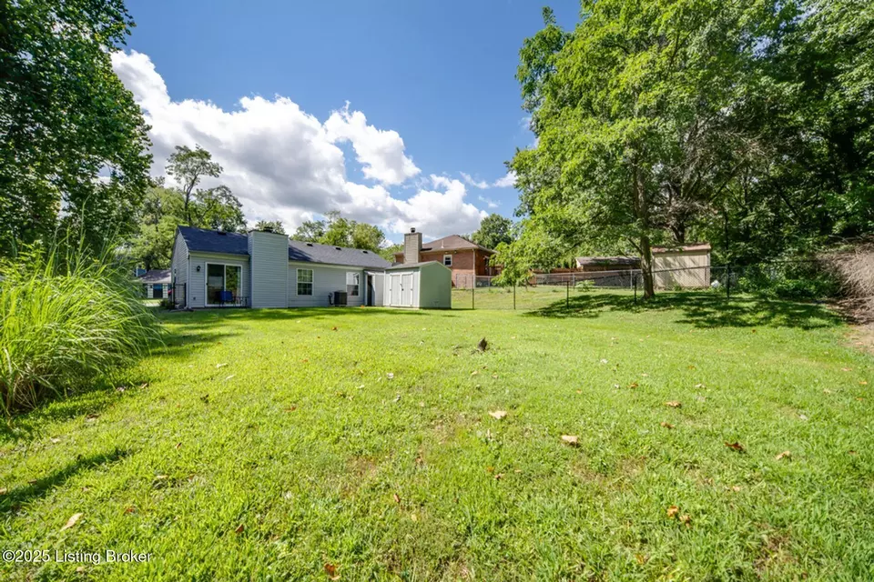 Exterior - 5512 Baywood Dr, Louisville, KY 40241 photo 9 of 10