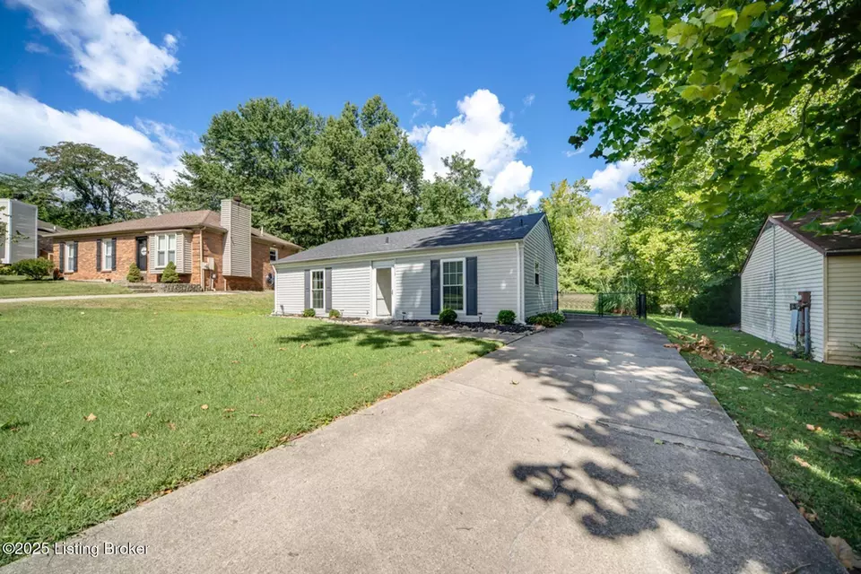 Exterior - 5512 Baywood Dr, Louisville, KY 40241 photo 3 of 10