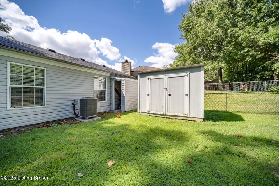 Exterior - 5512 Baywood Dr, Louisville, KY 40241 photo 6 of 10