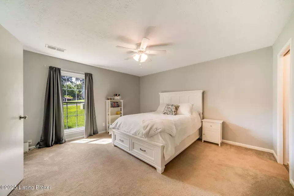 Bedroom - 5512 Baywood Dr, Louisville, KY 40241 photo 3 of 5