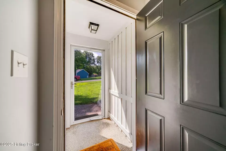 Entry Way - 5512 Baywood Dr, Louisville, KY 40241 photo 1 of 4