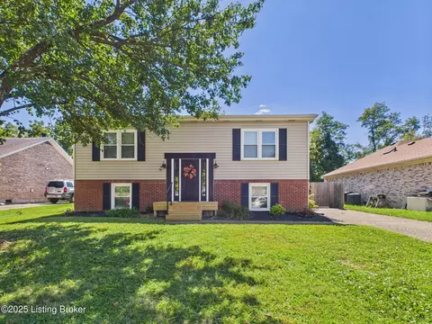 10108 Settlers Crest Ln, Jeffersontown, KY 40299